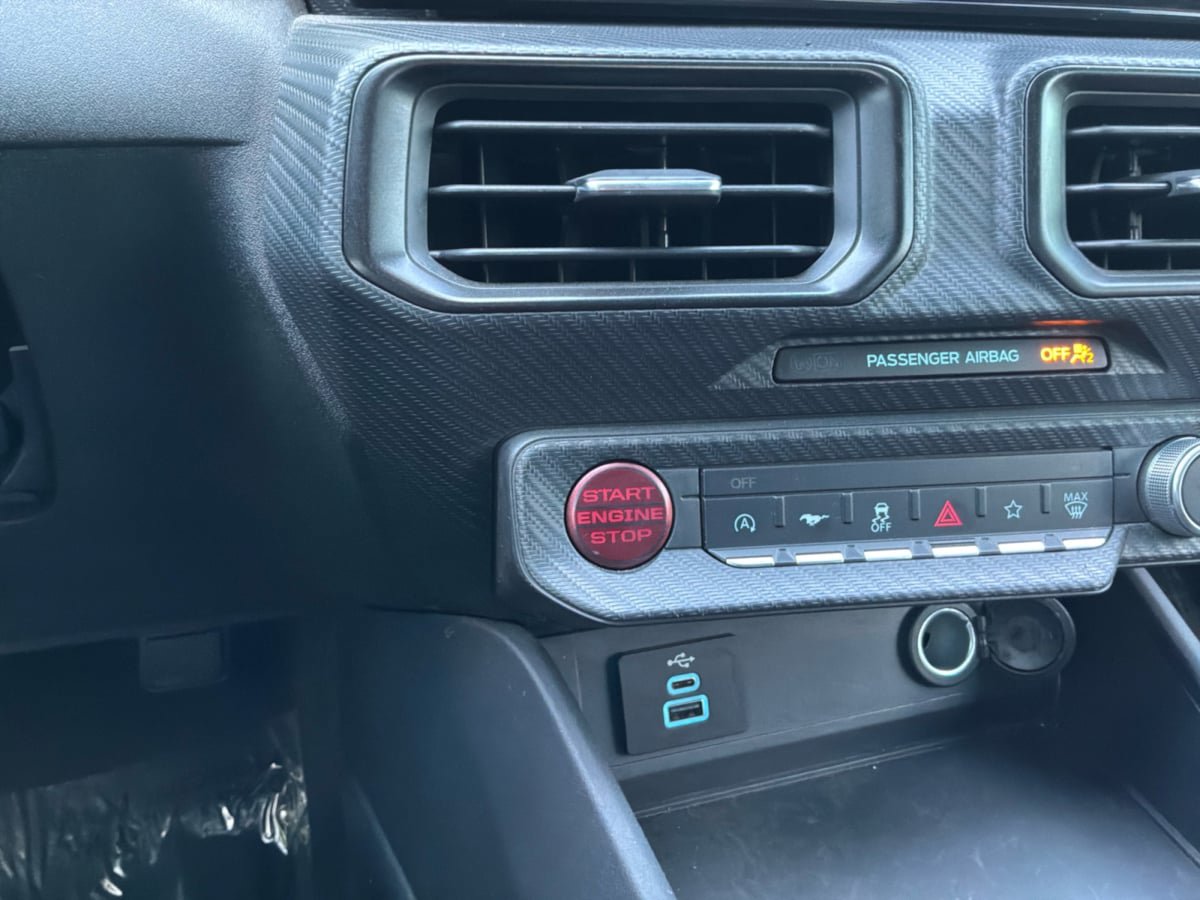 Used 2025 Ford Mustang Convertible RWD image 18