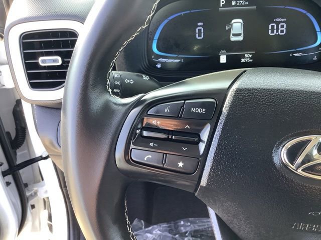 Certified 2025 Hyundai Venue Limited image 50