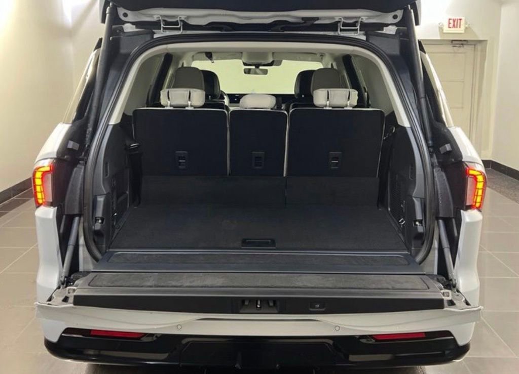 New 2026 Lincoln Navigator Premiere AWD/4WD image 28