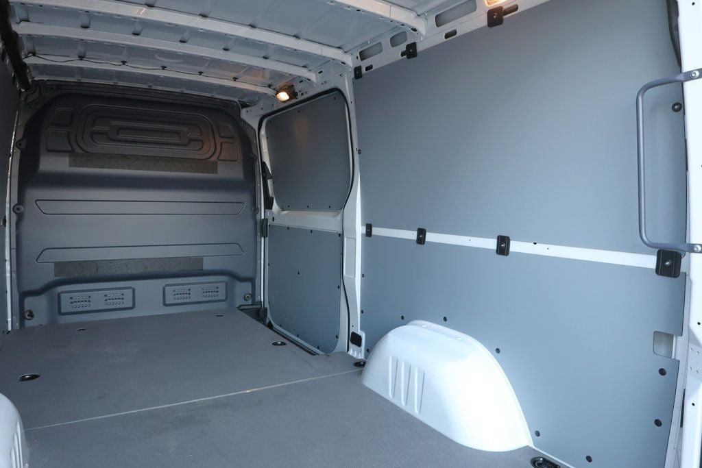 Used 2025 Mercedes-Benz Sprinter 2500 image 23
