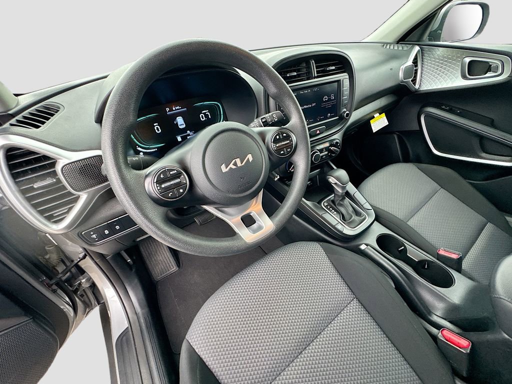 Used 2025 Kia Soul LX w/ LX Technology Package image 9