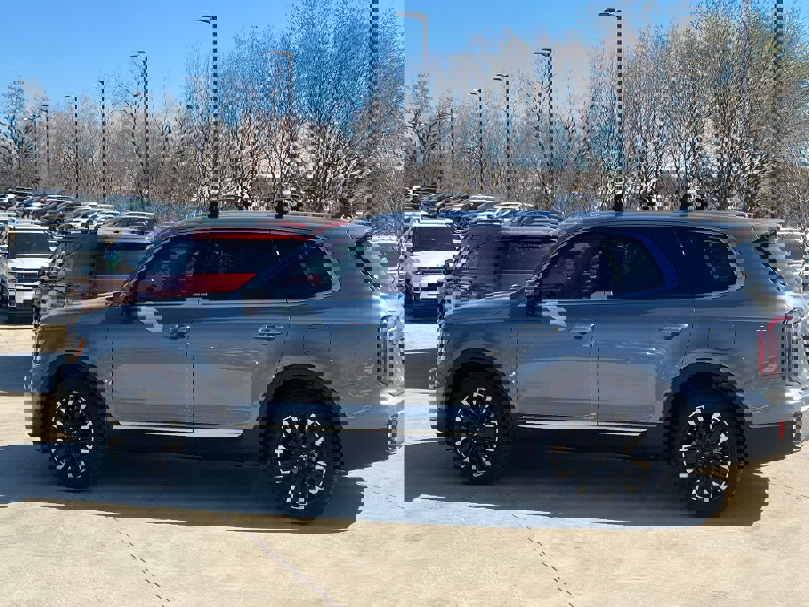 Used 2025 Kia Telluride SX w/ SX Captain's Chair Package image 6