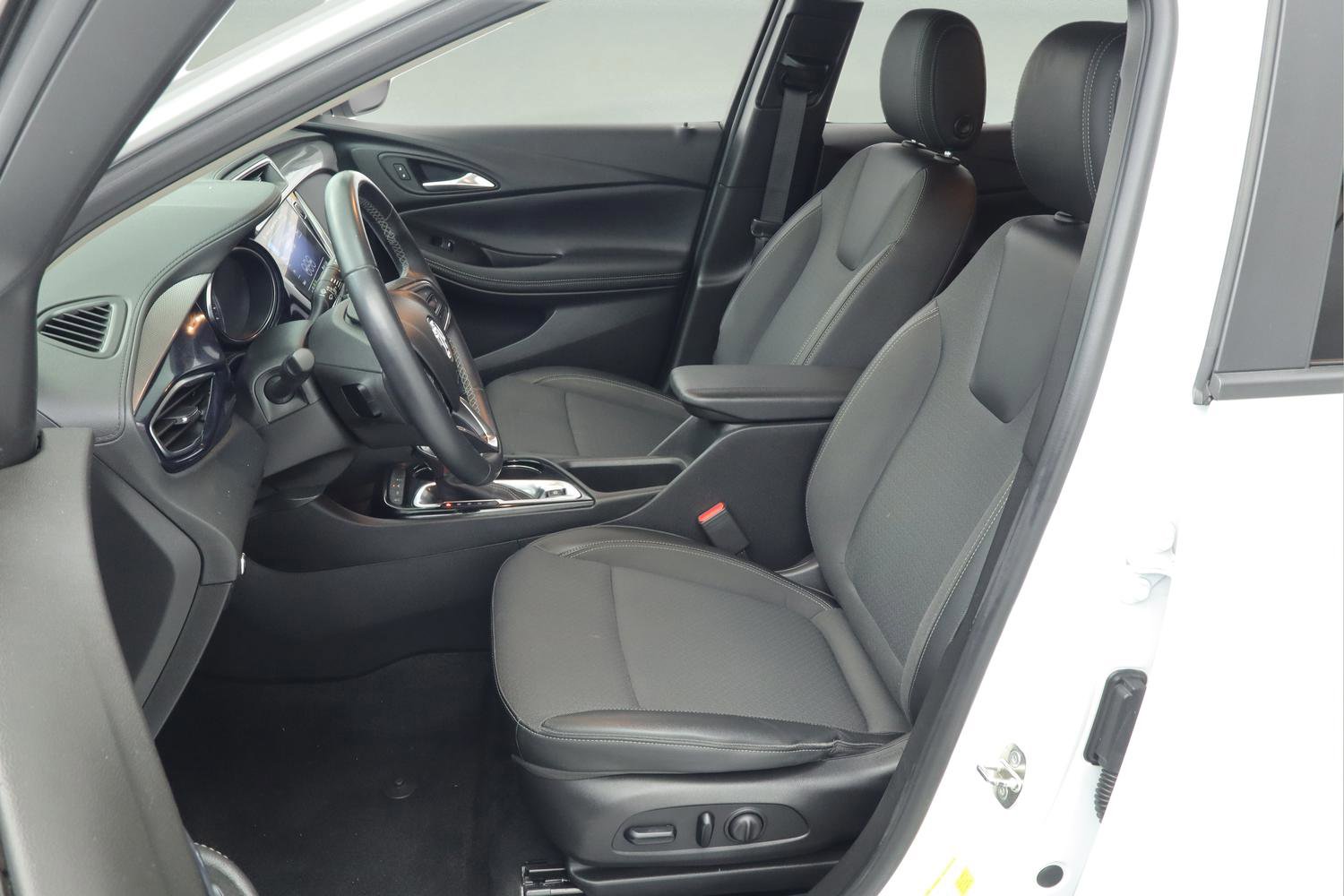 Used 2022 Buick Encore GX Preferred w/ Cold Weather Comfort Package image 16