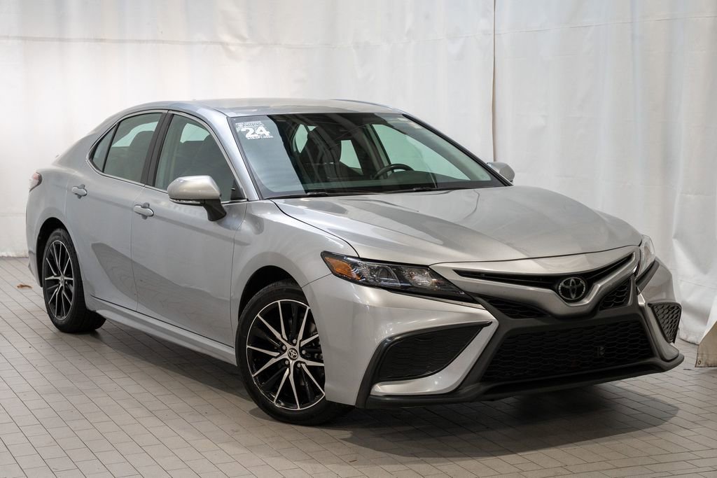 Used 2024 Toyota Camry SE image 1