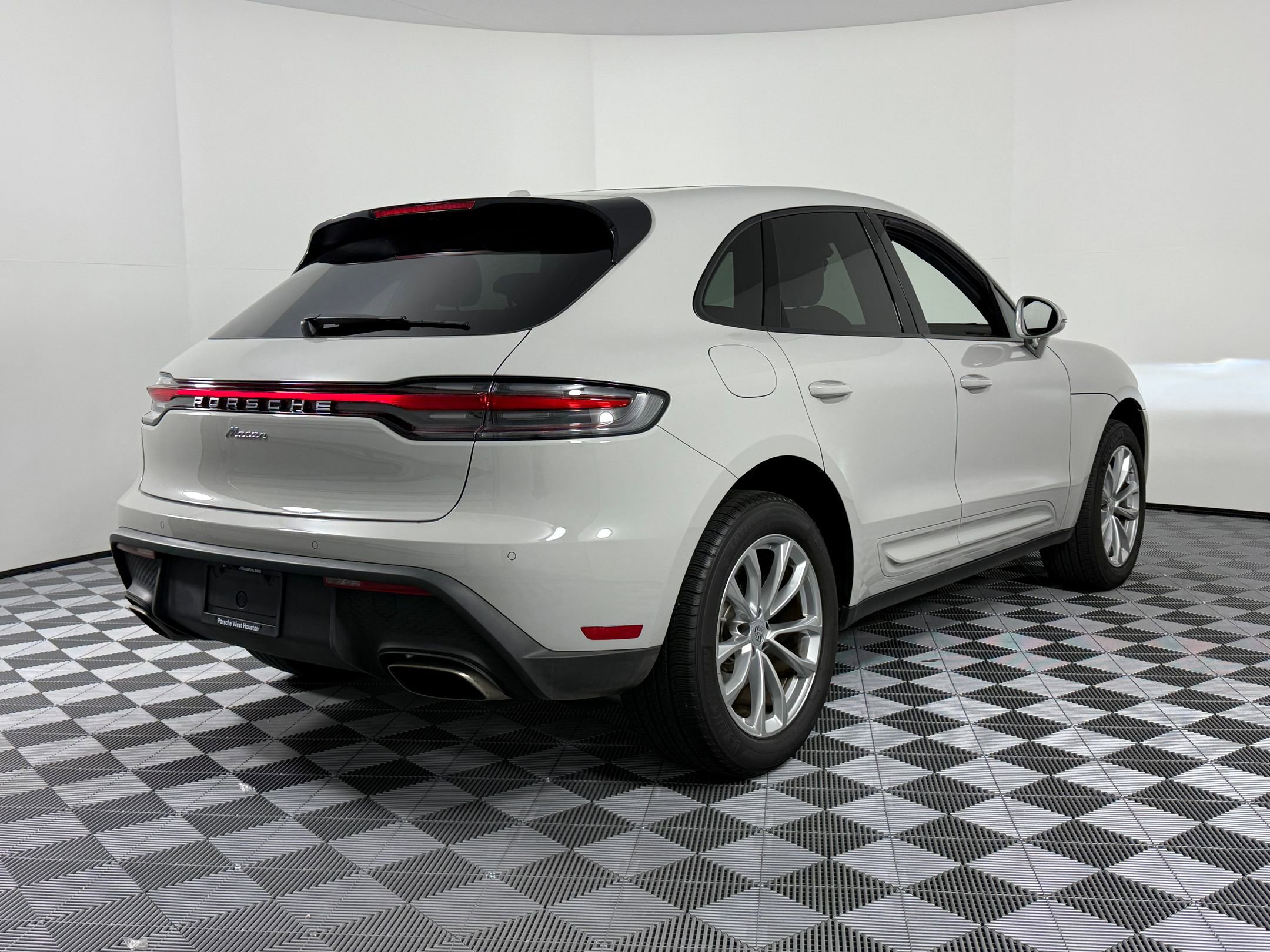 New 2025 Porsche Macan image 9