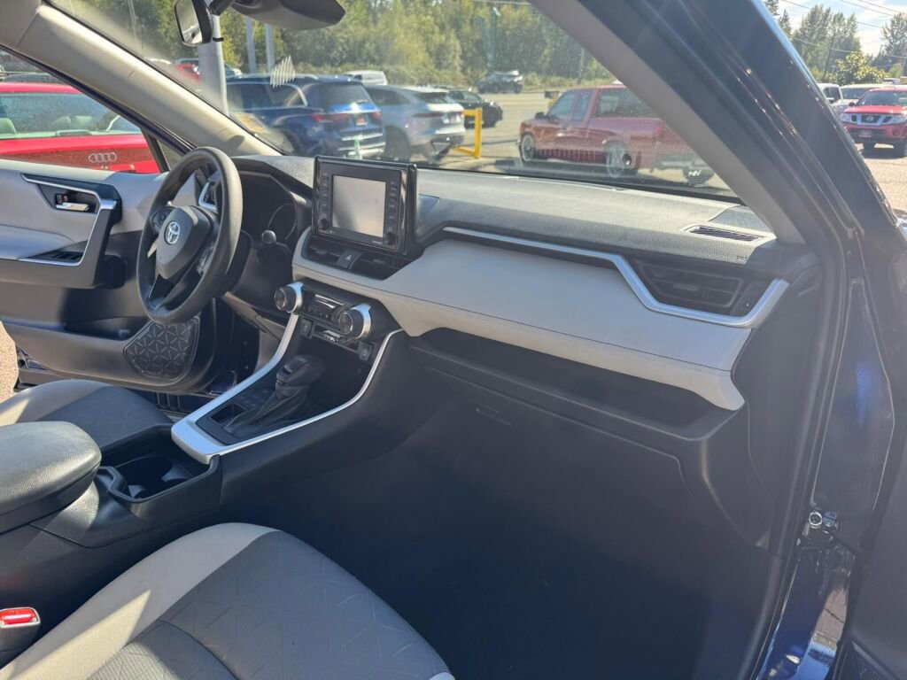 Used 2021 Toyota RAV4 XLE image 14