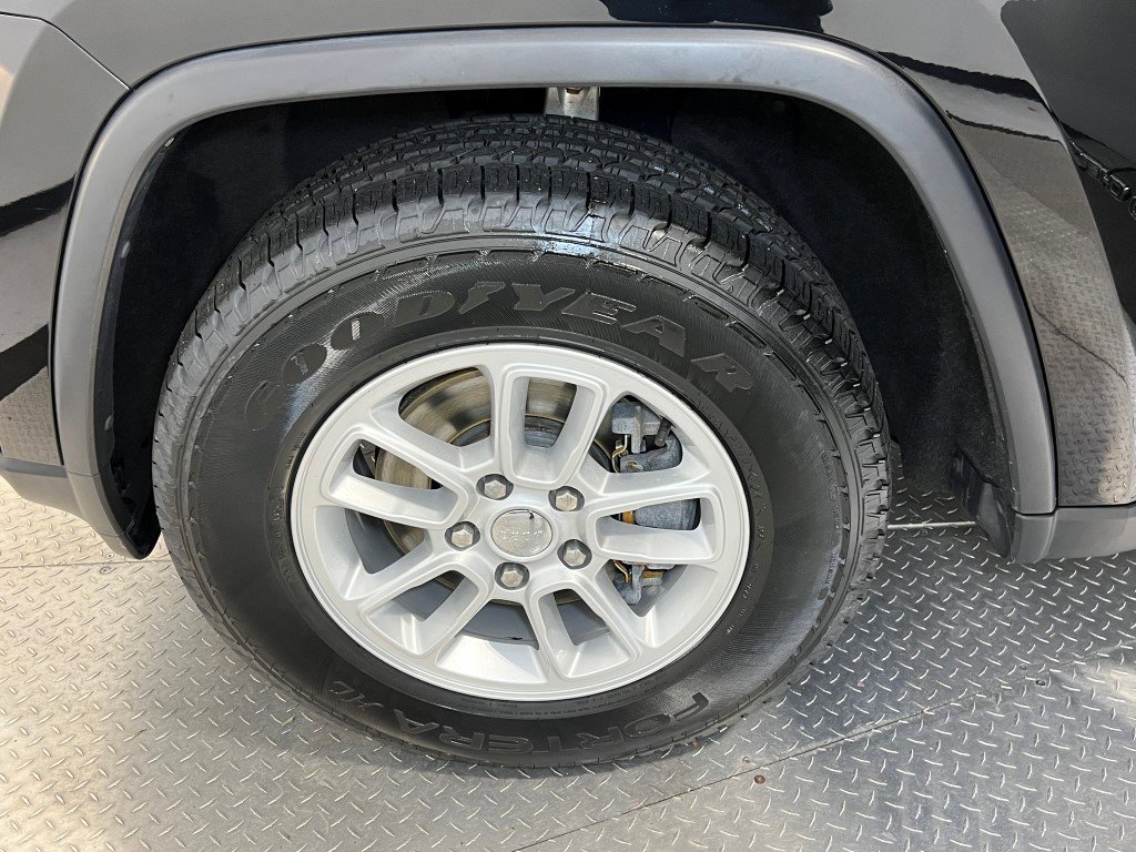 Certified 2020 Jeep Grand Cherokee Laredo image 23