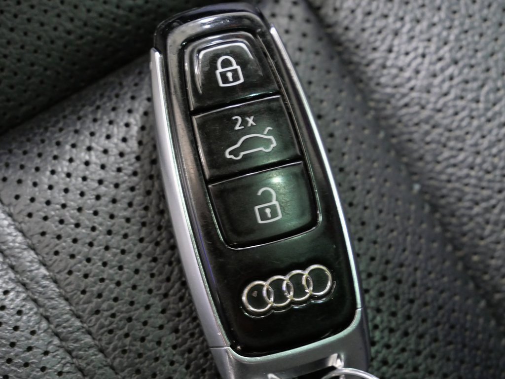 Used 2021 Audi A8 L 3.0T w/ Executive Plus Package image 25