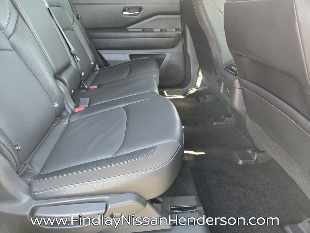 Used 2024 Nissan Pathfinder SL FWD image 15
