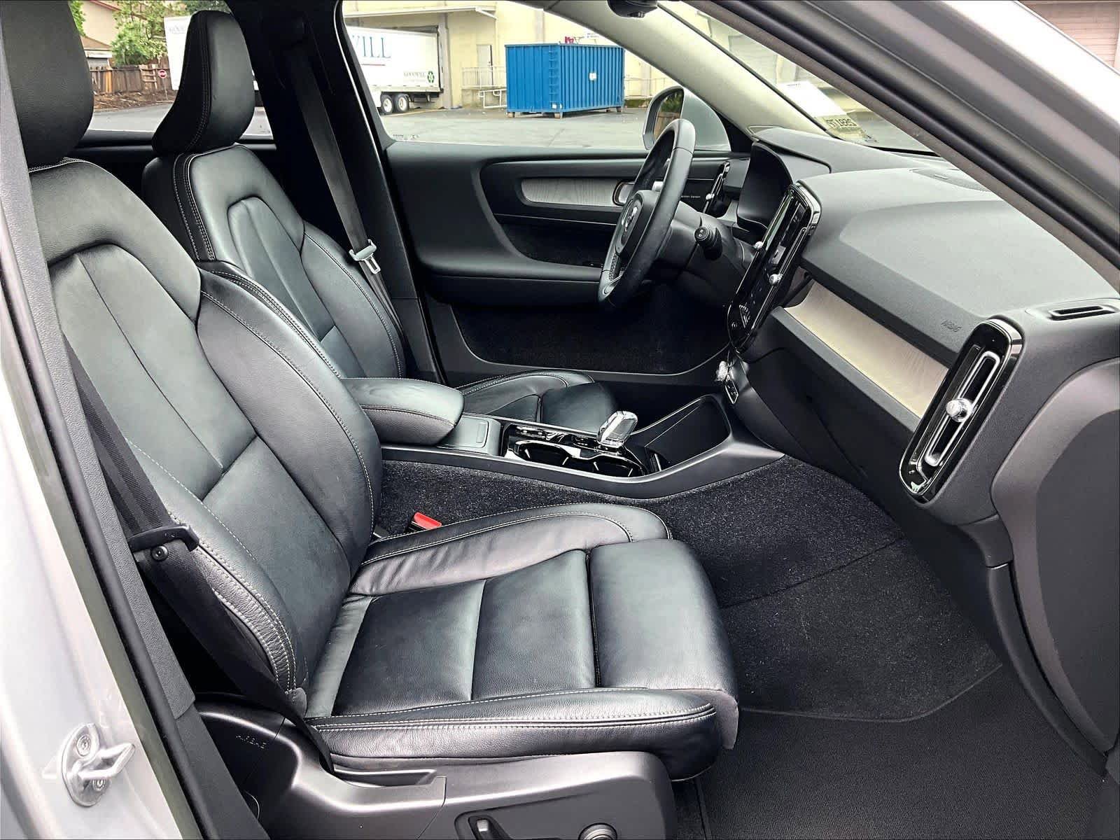 Used 2023 Volvo XC40 B5 Ultimate AWD/4WD image 10
