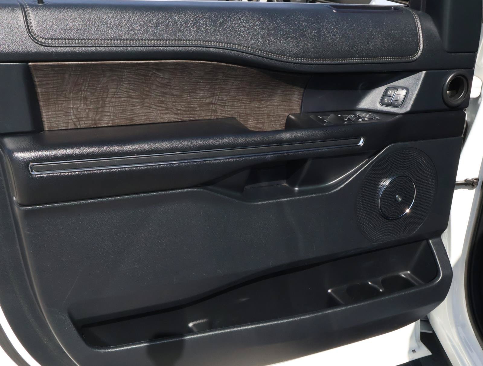 Used 2020 Ford Expedition Max Limited RWD image 16