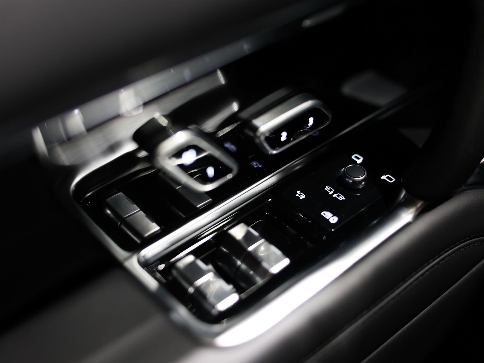 Used 2023 Land Rover Range Rover Long Wheelbase Autobiography image 9