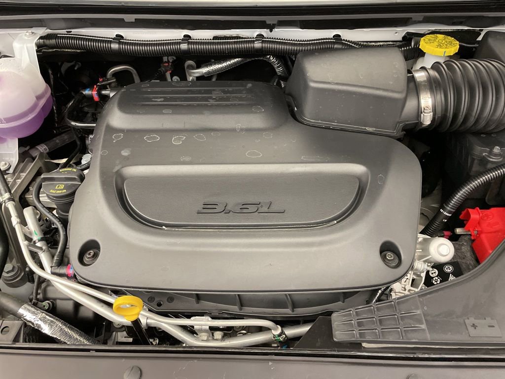 New 2026 Chrysler Pacifica Limited w/ Uconnect Theater Family Group FWD image 21