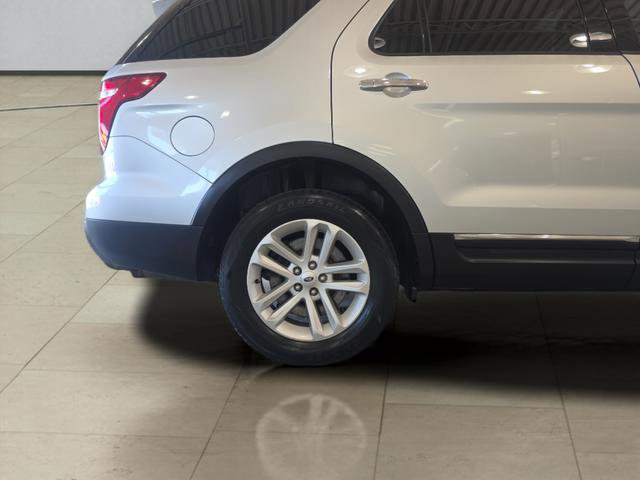 Used 2014 Ford Explorer XLT w/ Equipment Group 202A AWD/4WD image 31