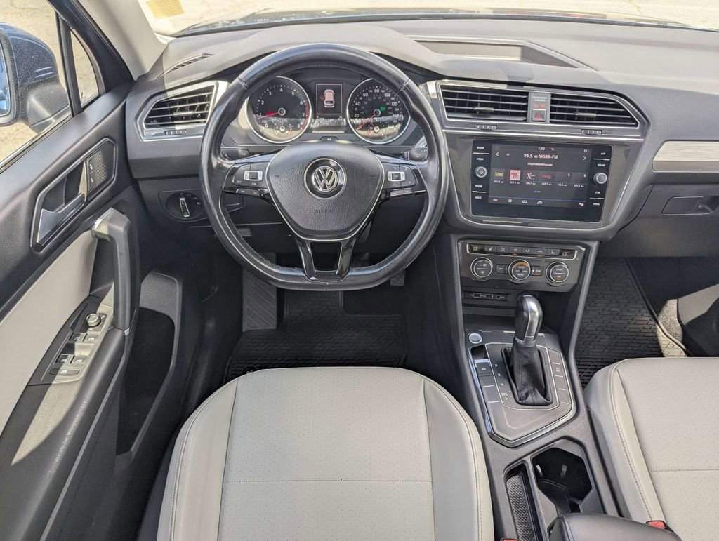 Used 2018 Volkswagen Tiguan SE w/ Panoramic Sunroof Package image 17