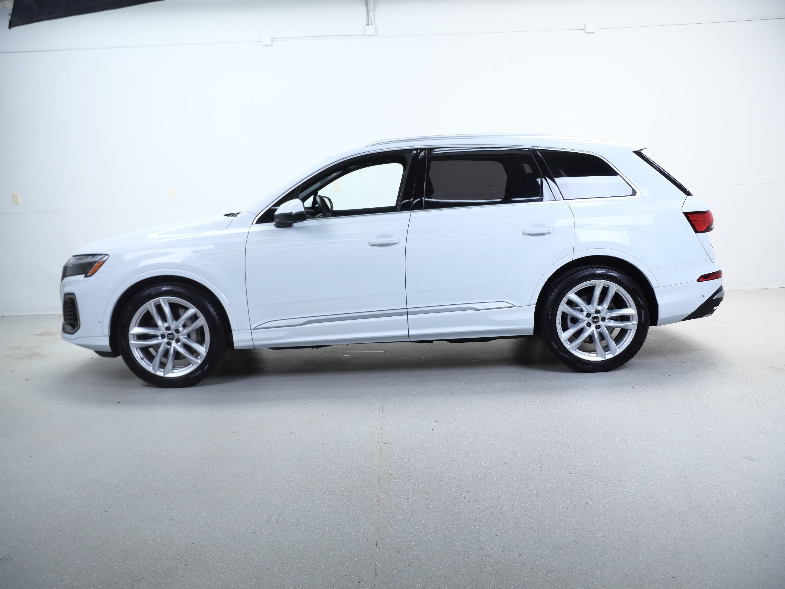 Used 2025 Audi Q7 3.0T Premium Plus w/ Premium Plus Package AWD/4WD image 10