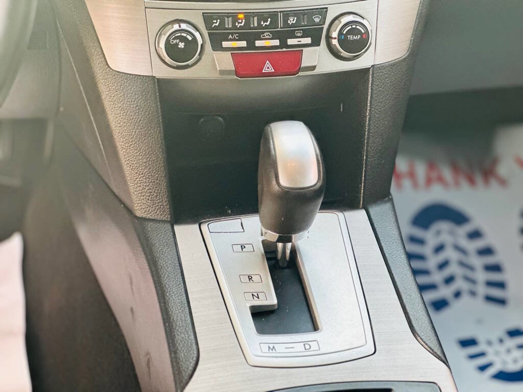 Used 2013 Subaru Outback 2.5i Premium AWD/4WD image 12