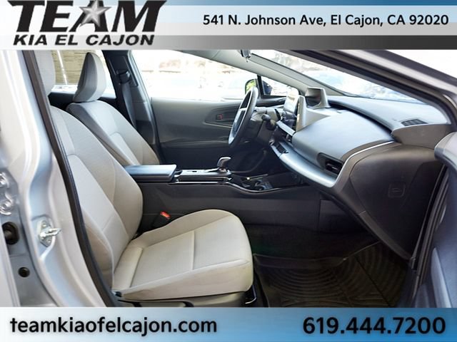 Used 2025 Toyota Prius LE FWD image 13