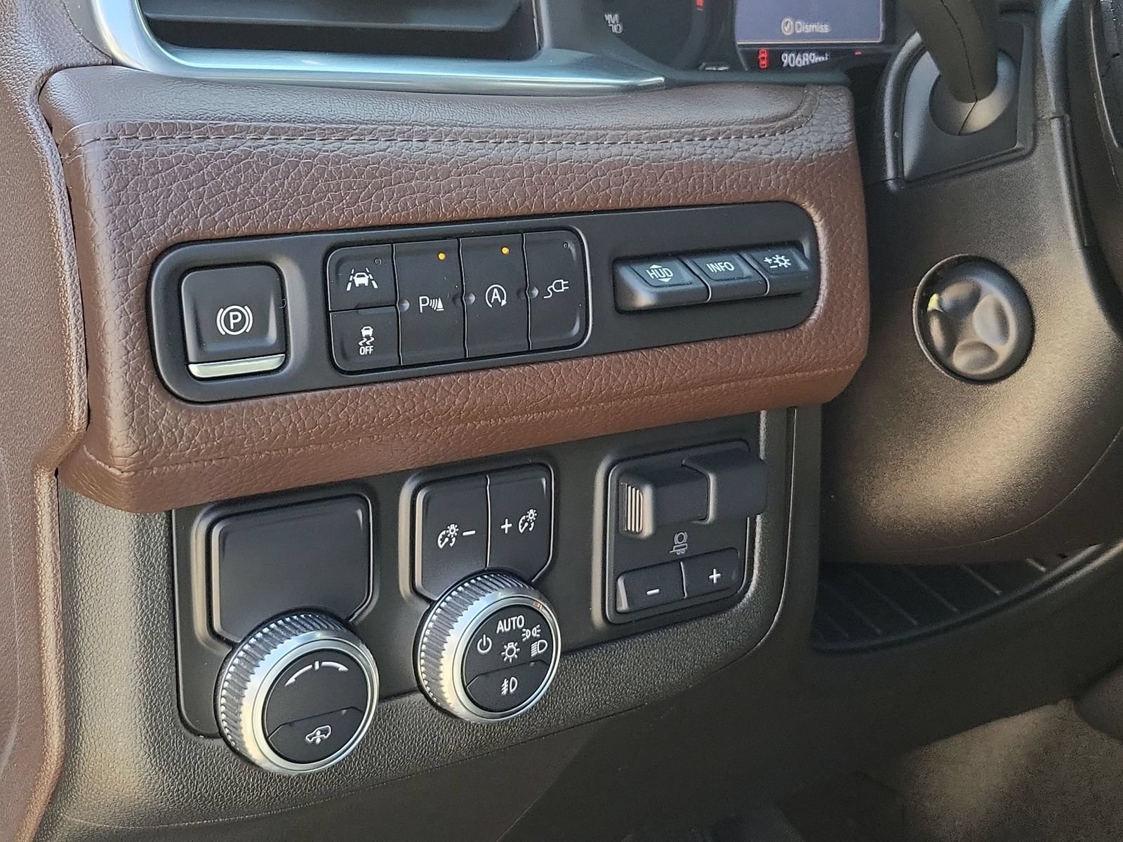 Used 2021 GMC Yukon Denali w/ Denali Premium Package RWD image 18