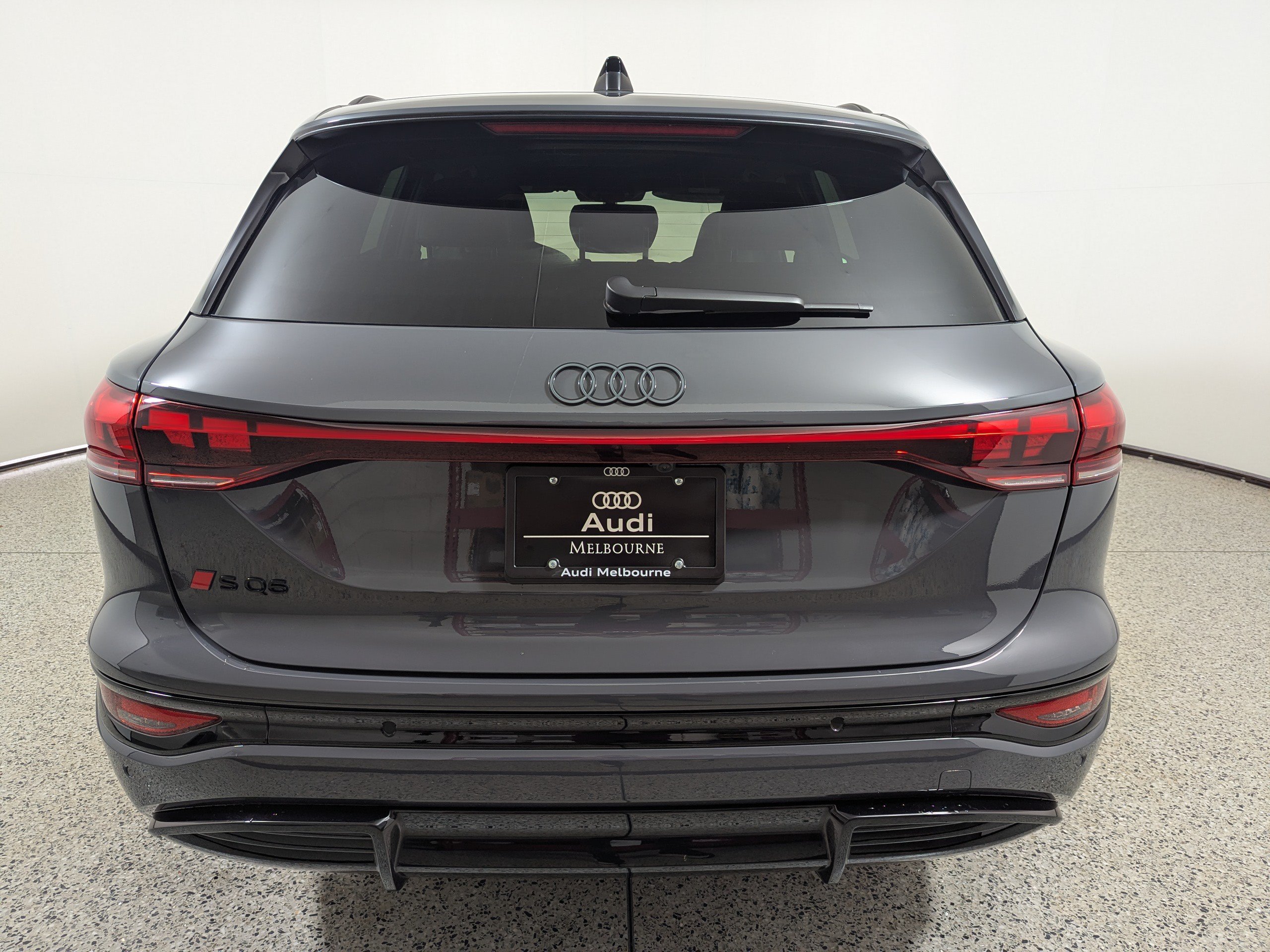 Certified 2025 Audi SQ6 e-tron Prestige AWD/4WD image 6