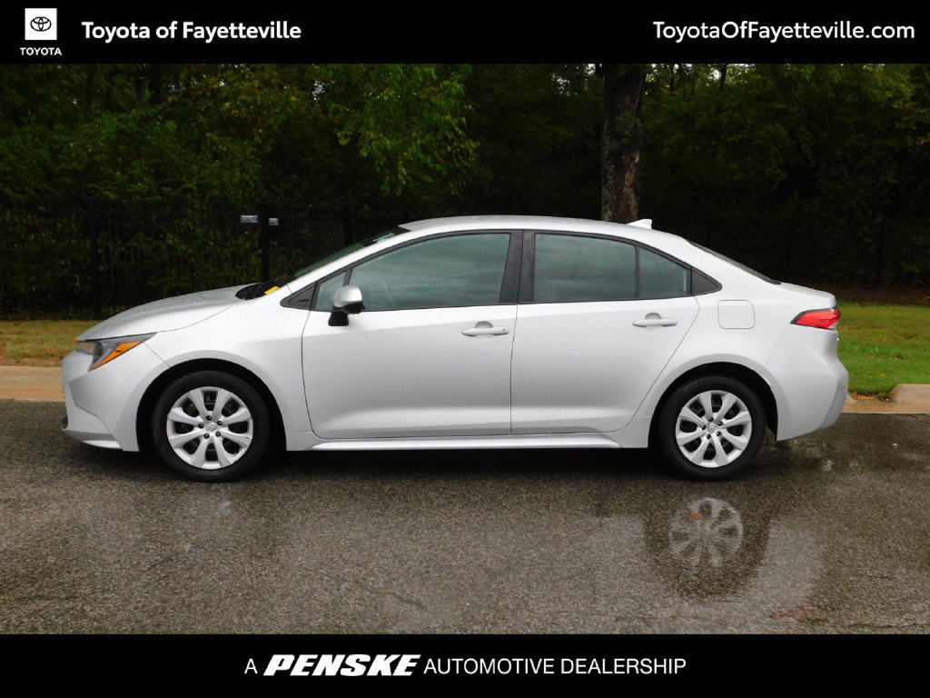 Used 2025 Toyota Corolla LE FWD image 2