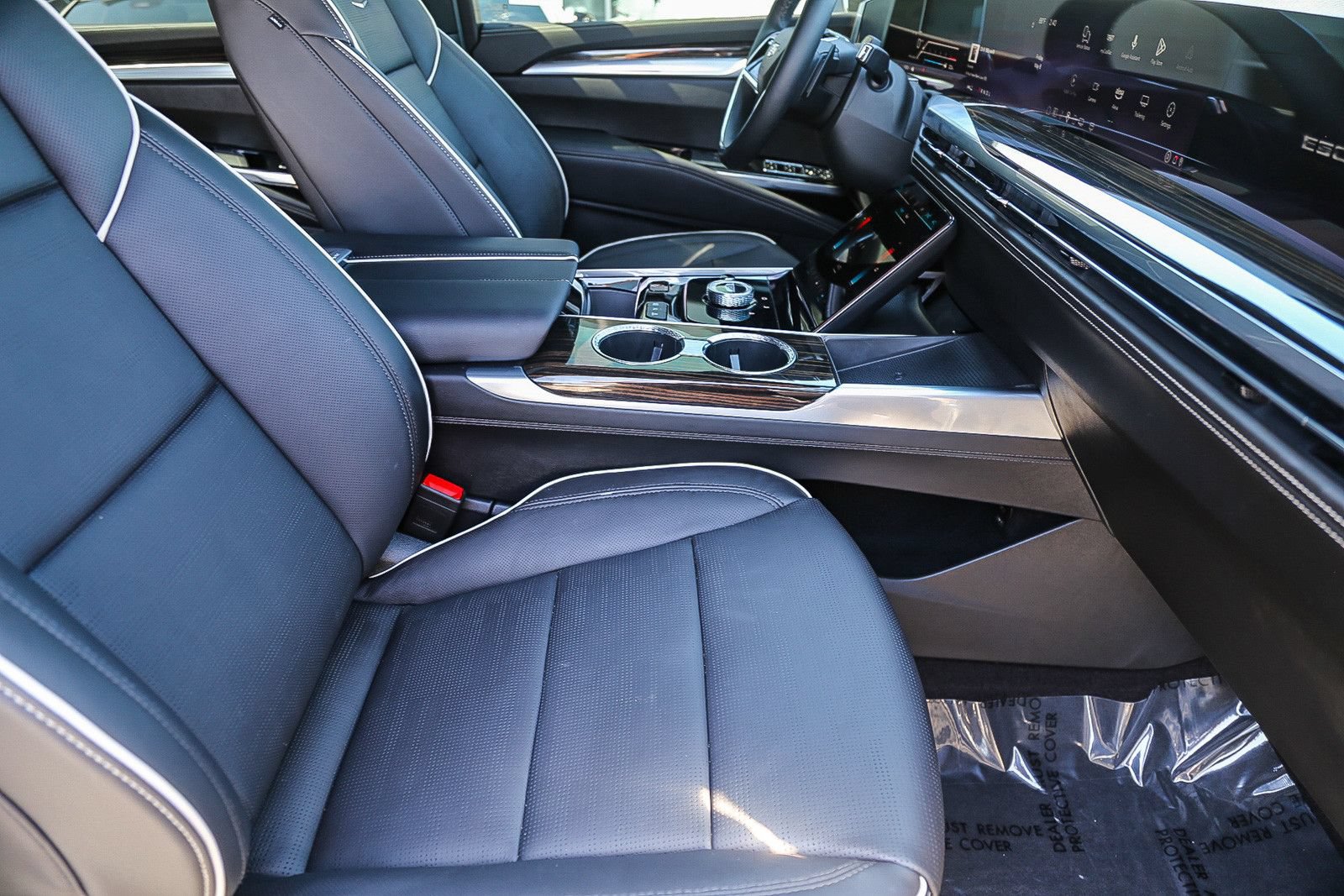 Used 2025 Cadillac Escalade ESV Premium Luxury w/ LPO, Floor Liner Package AWD/4WD image 15