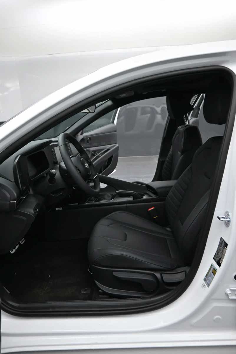 New 2026 Hyundai Elantra SEL Sport FWD image 16