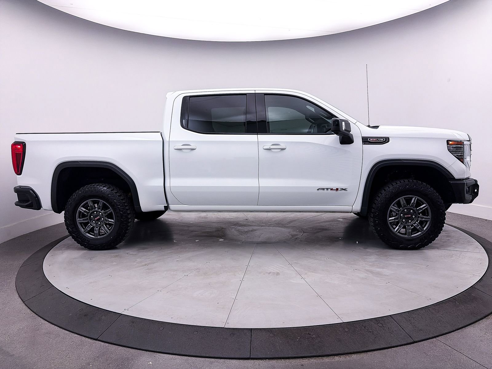 Used 2025 GMC Sierra 1500 AT4X image 44