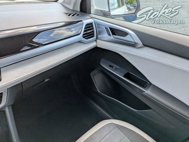 Used 2025 Volkswagen Taos SE FWD image 13