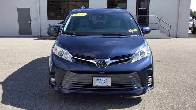 Used 2020 Toyota Sienna XLE image 2