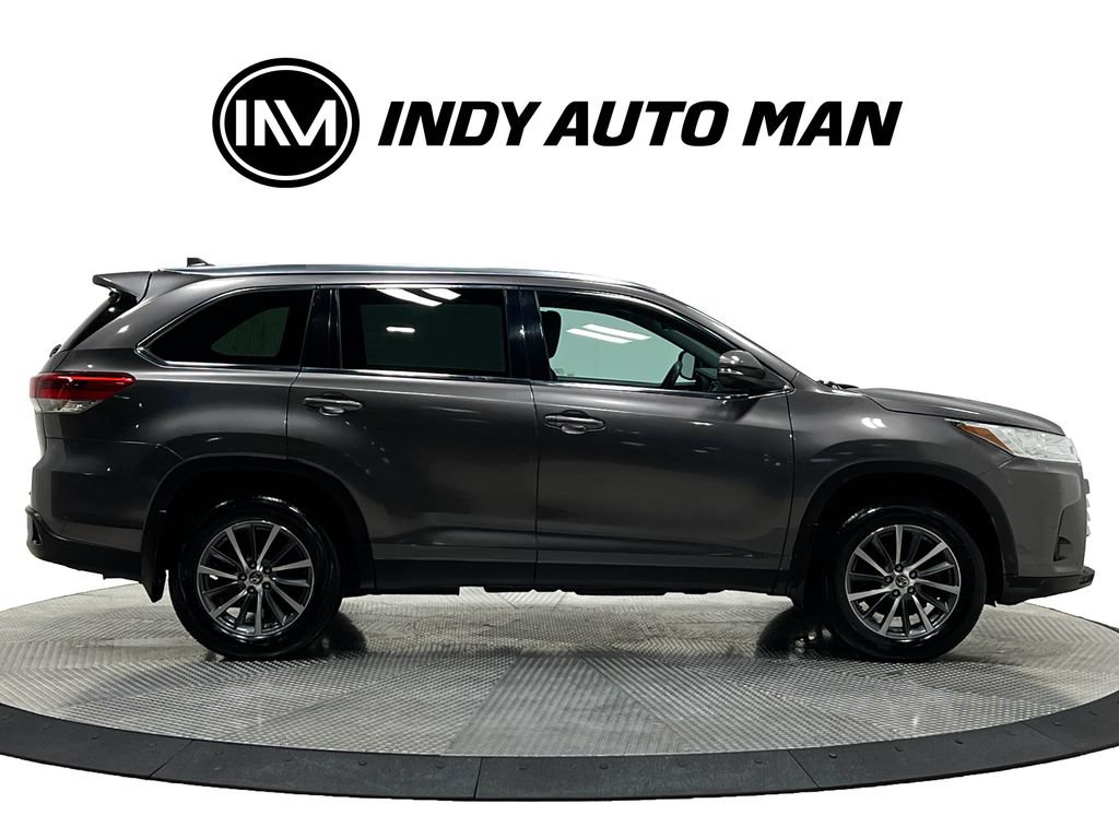 Used 2019 Toyota Highlander XLE AWD/4WD image 3
