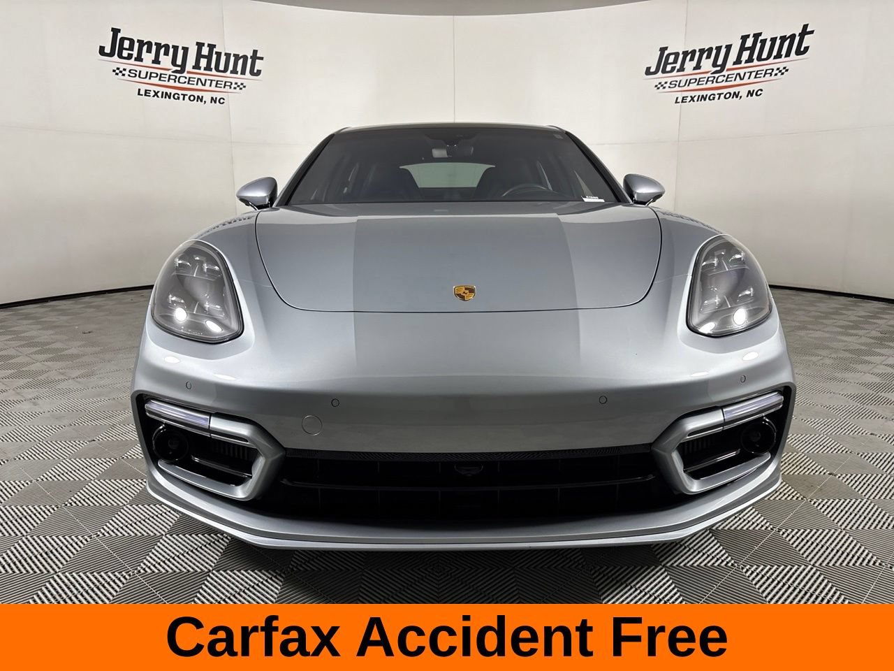 Used 2023 Porsche Panamera GTS AWD/4WD image 3