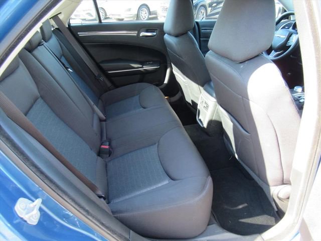 Used 2021 Chrysler 300 Touring w/ Chrome Appearance Package RWD image 28