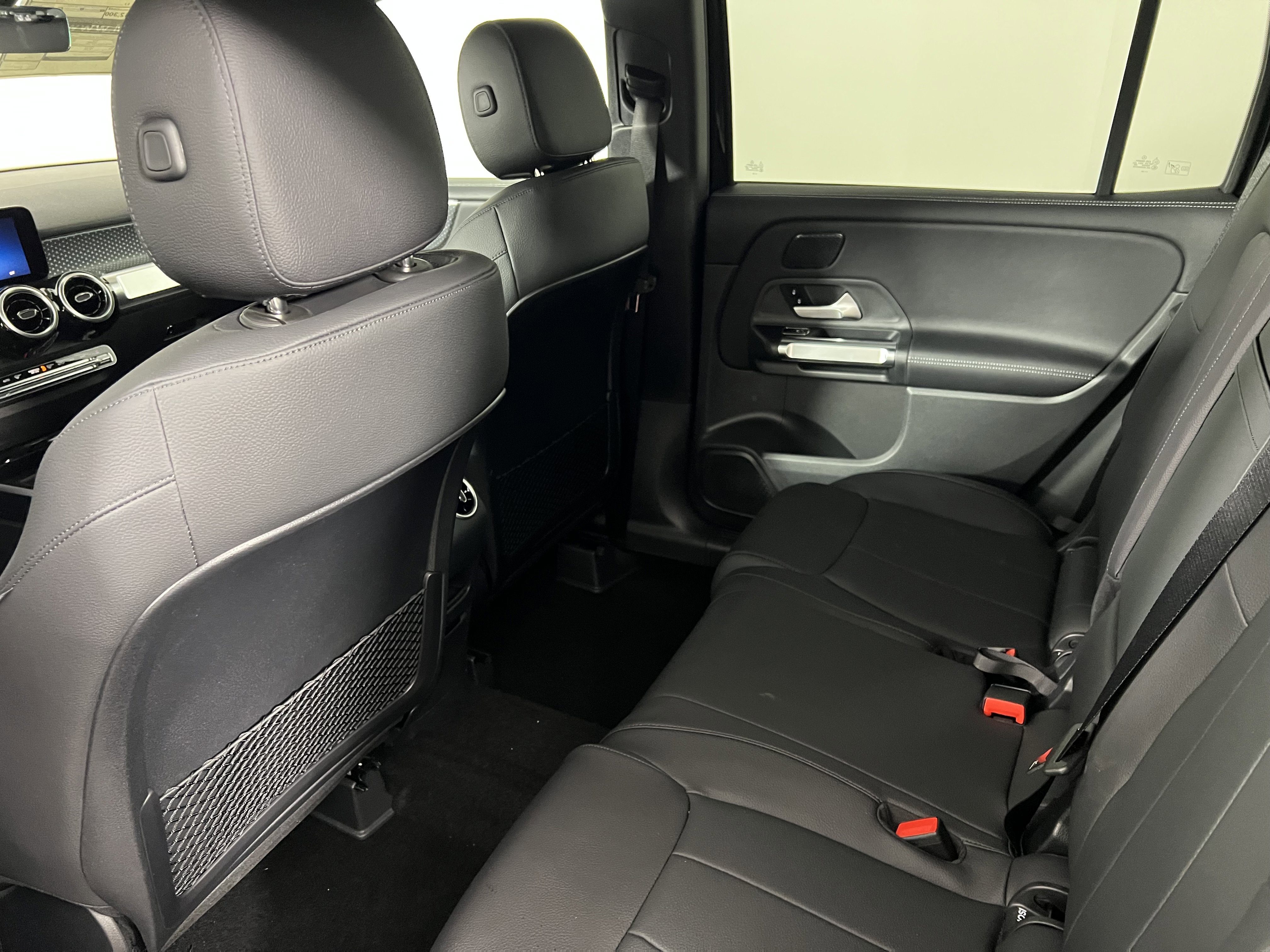 Used 2026 Mercedes-Benz GLB 250 4MATIC image 21