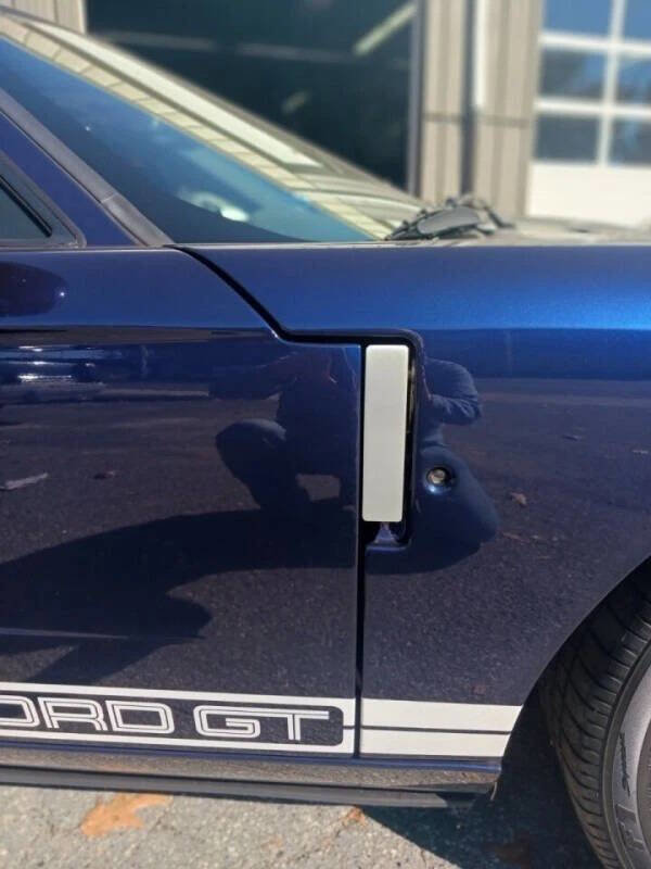 Used 2005 Ford GT RWD image 6