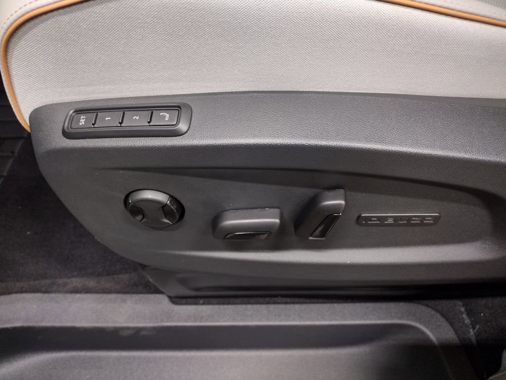 New 2025 Volkswagen ID. Buzz Pro S Plus image 24