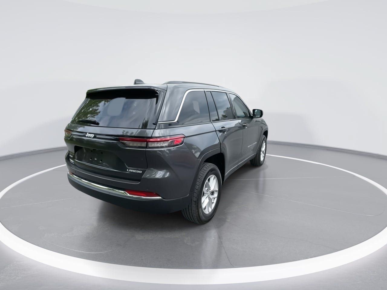 Used 2025 Jeep Grand Cherokee Laredo X AWD/4WD image 18