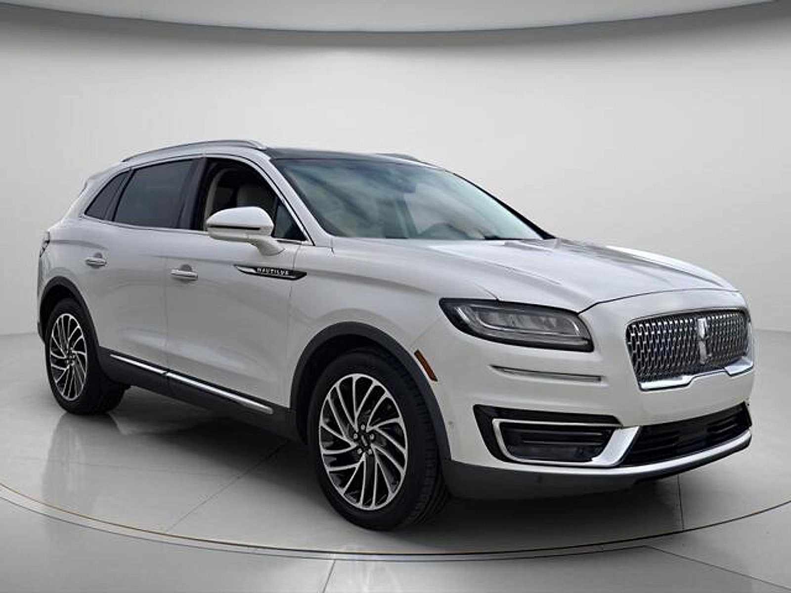 Used 2019 Lincoln Nautilus Reserve FWD image 9