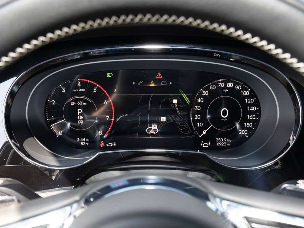 Used 2025 Bentley Bentayga AWD/4WD image 35