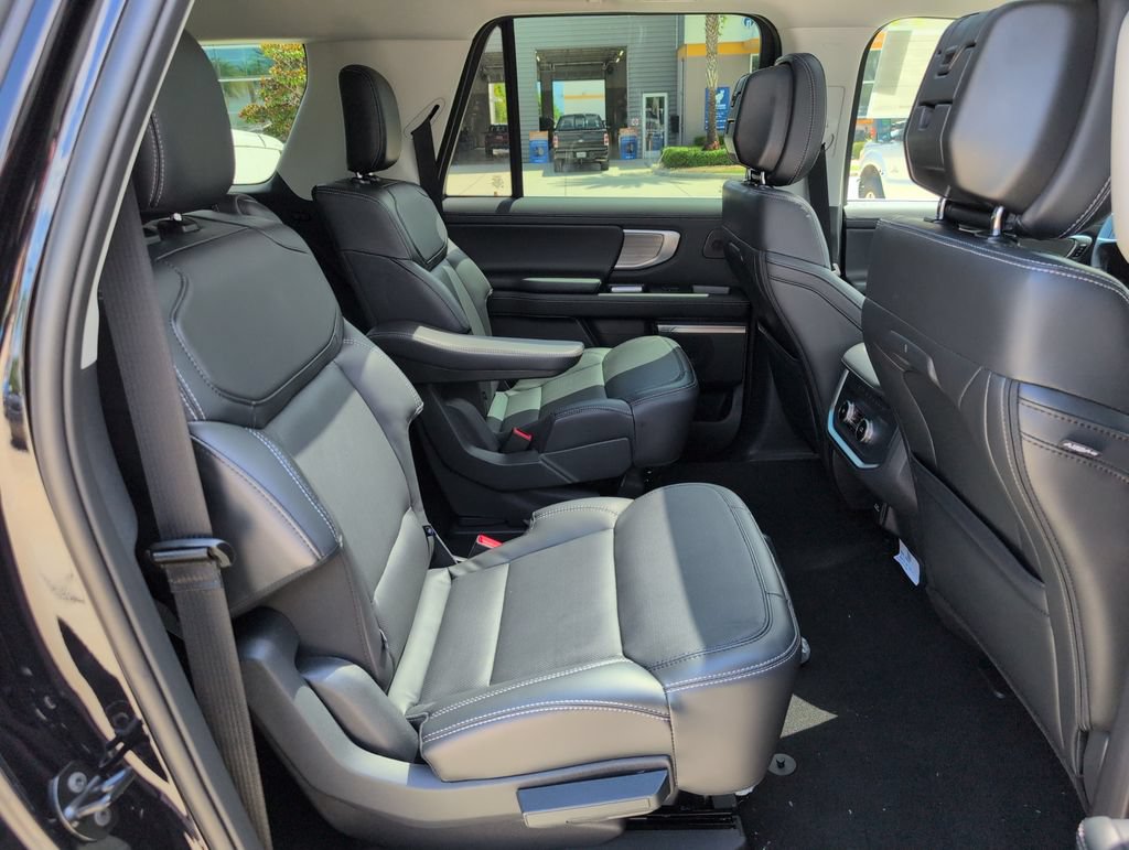 New 2026 Ford Expedition Max Platinum w/ Driver's Package AWD/4WD image 16