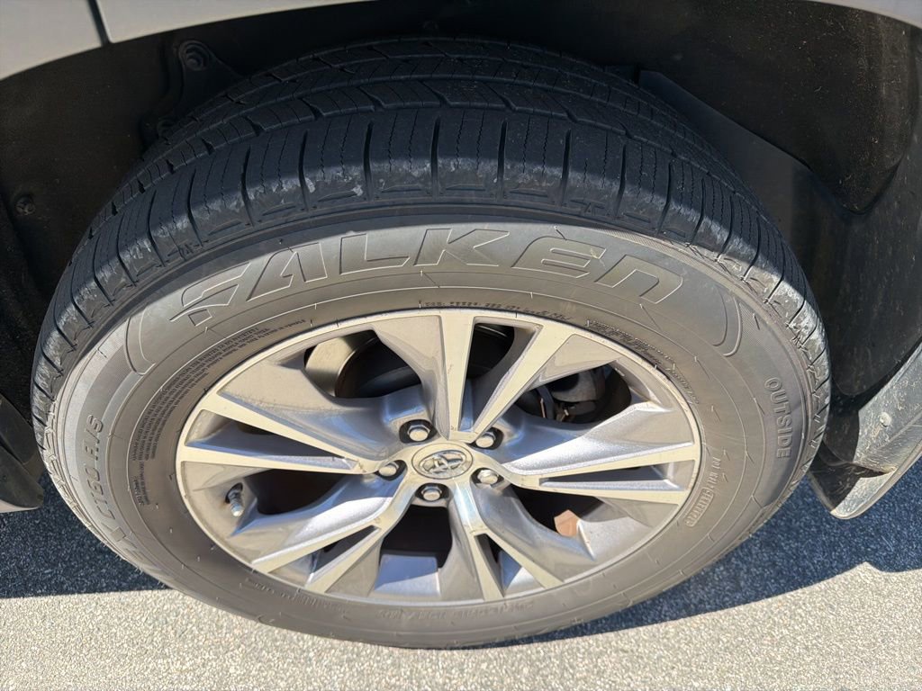 Used 2015 Toyota Highlander XLE image 7