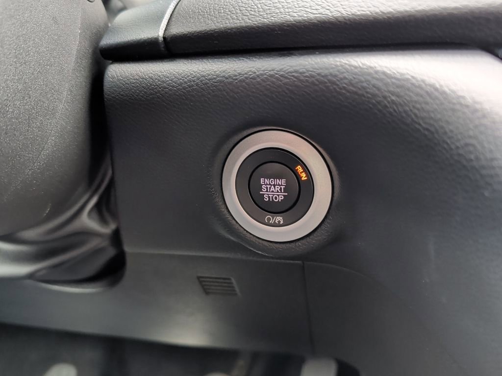 Used 2025 Chrysler Pacifica Select image 25