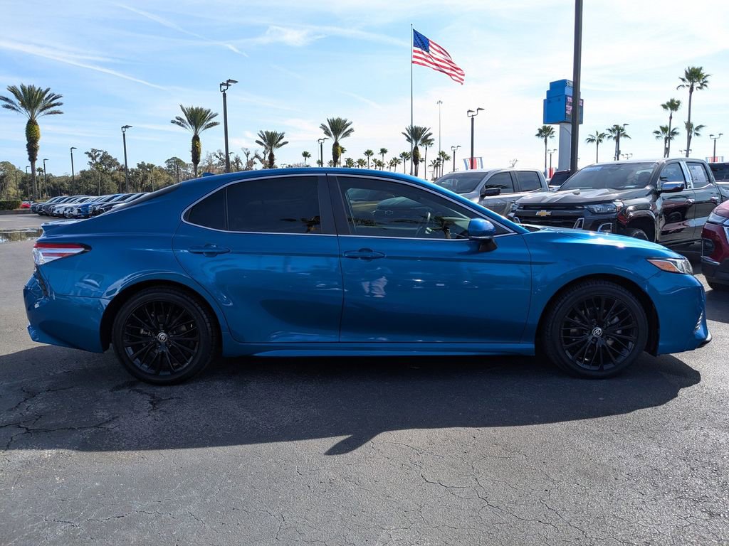 Used 2020 Toyota Camry SE w/ Moonroof Package image 3