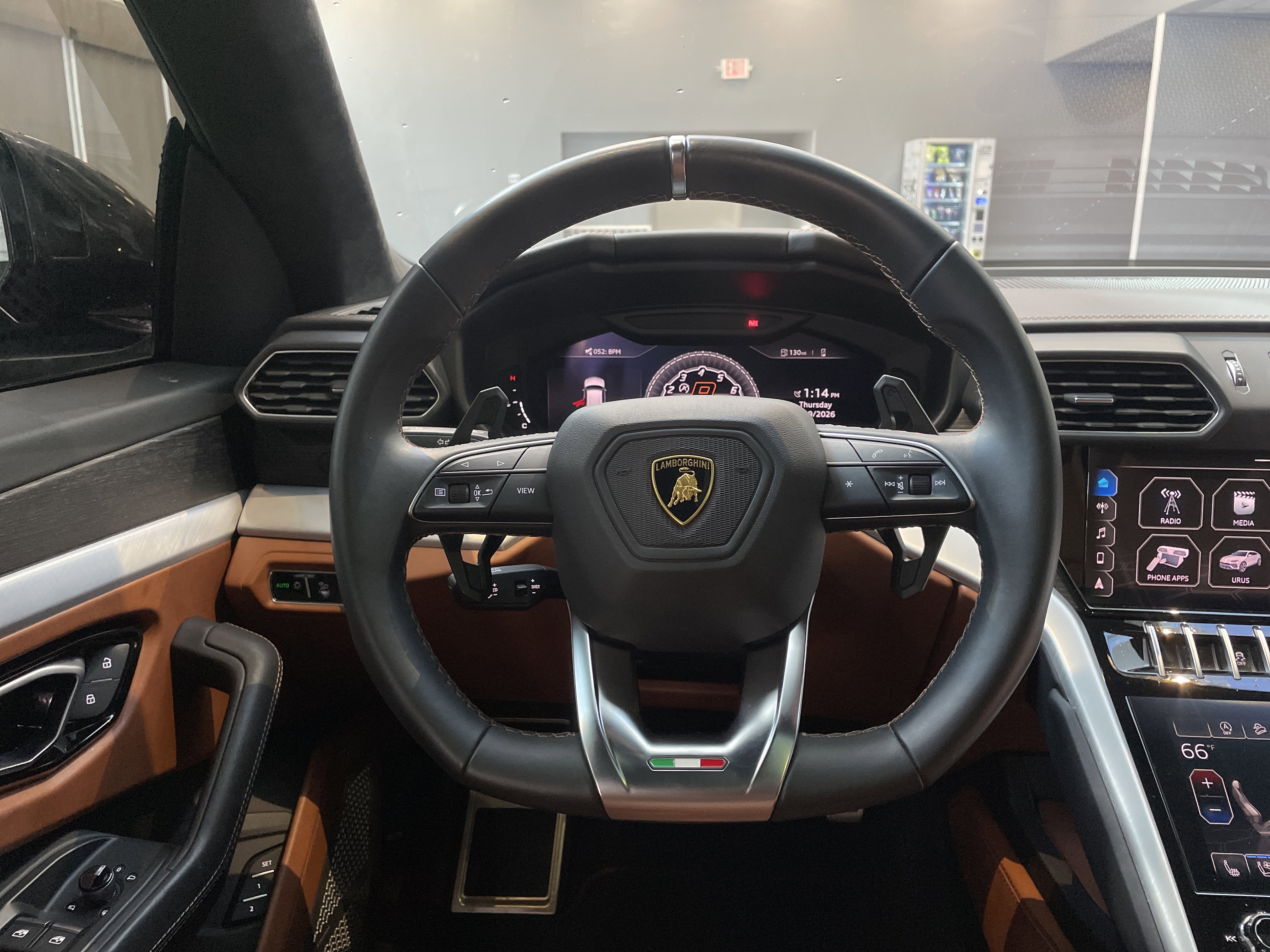 Used 2021 Lamborghini Urus AWD/4WD image 22