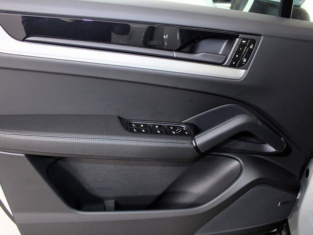 New 2025 Porsche Cayenne image 18