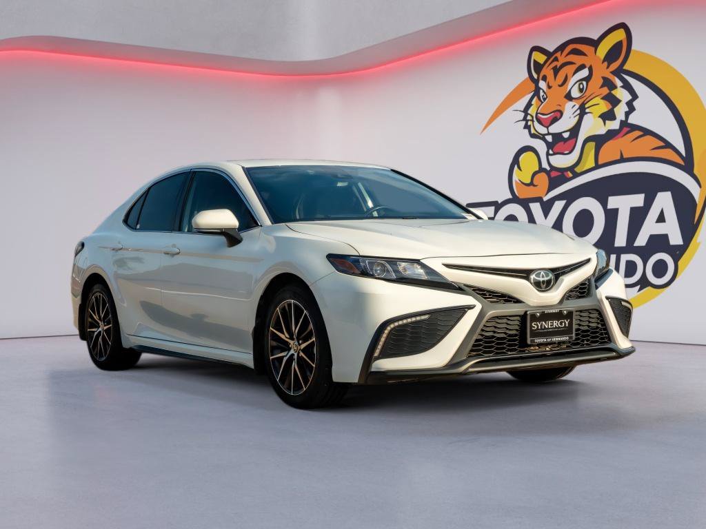 Used 2024 Toyota Camry SE FWD image 3