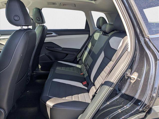 New 2025 Volkswagen Taos SEL image 17