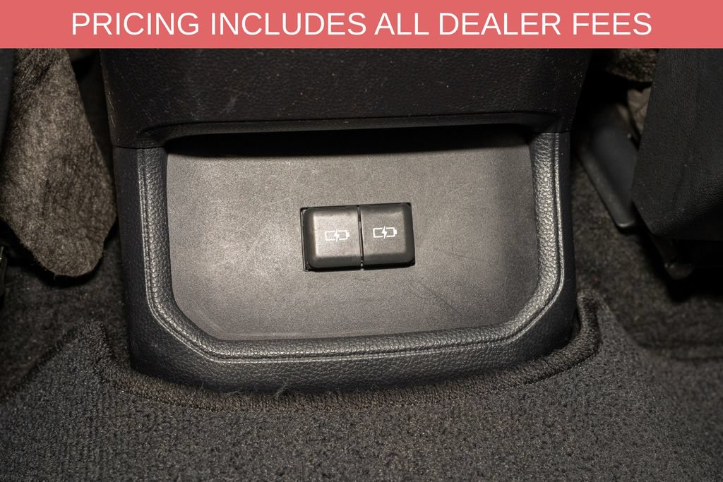Used 2025 Toyota Highlander LE FWD image 8