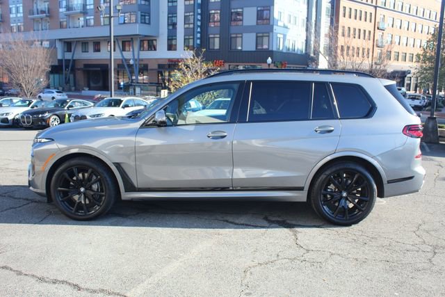 Used 2025 BMW X7 xDrive40i w/ M Sport Package image 5