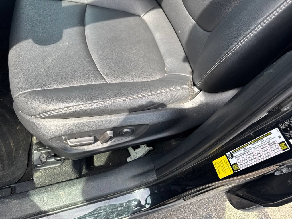 Used 2024 Toyota Corolla Cross XLE FWD image 11